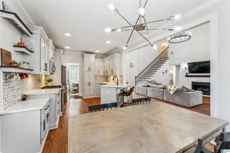 672 LAKE CREST DRIVE