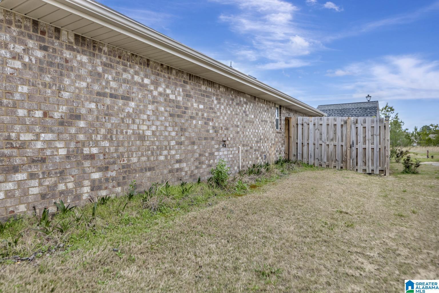 Image 4: Side Of Structure