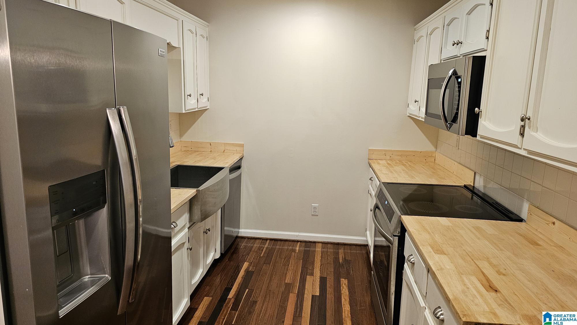 Image 3: Kitchen View 1