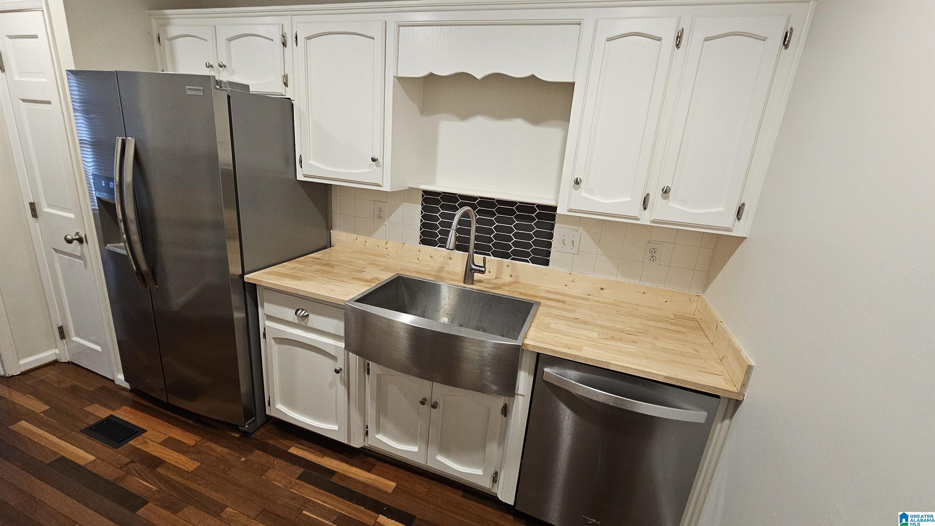 Image 4: Kitchen View 2