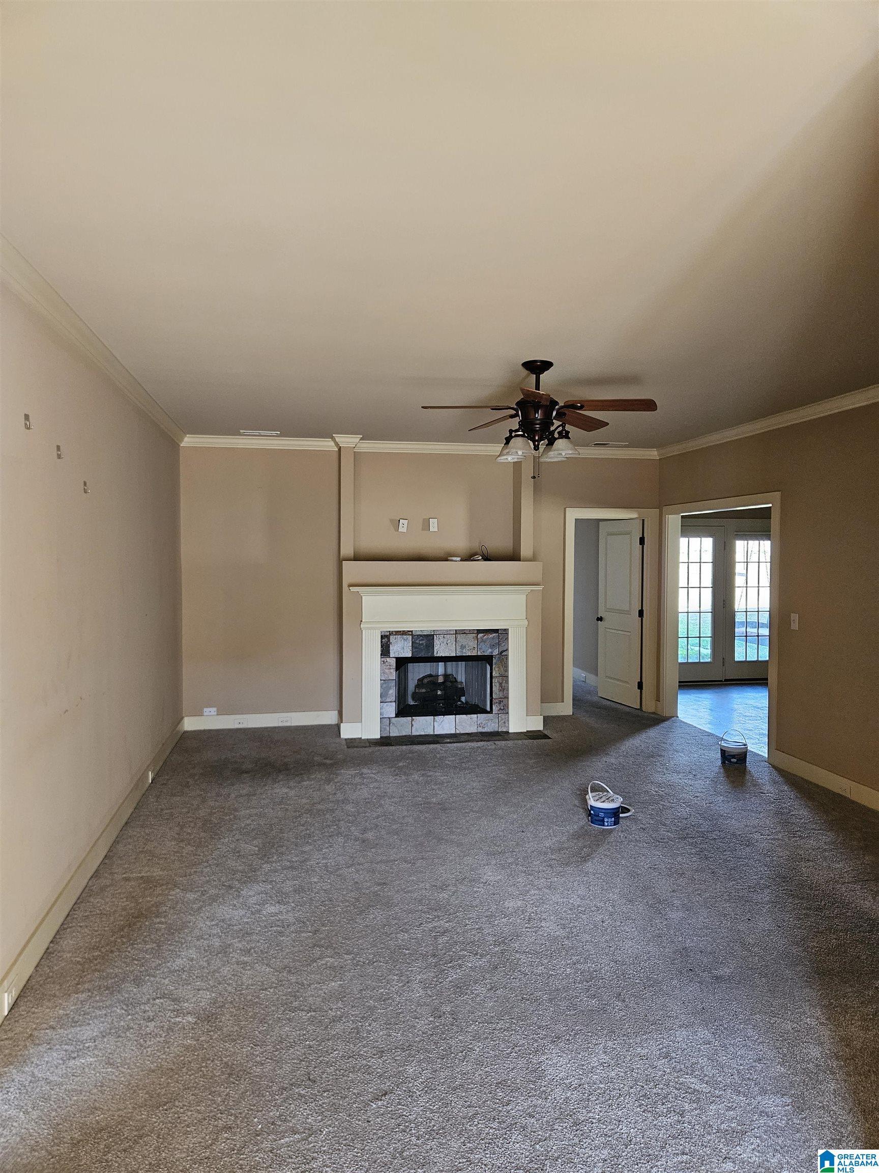 Image 4: Living Room