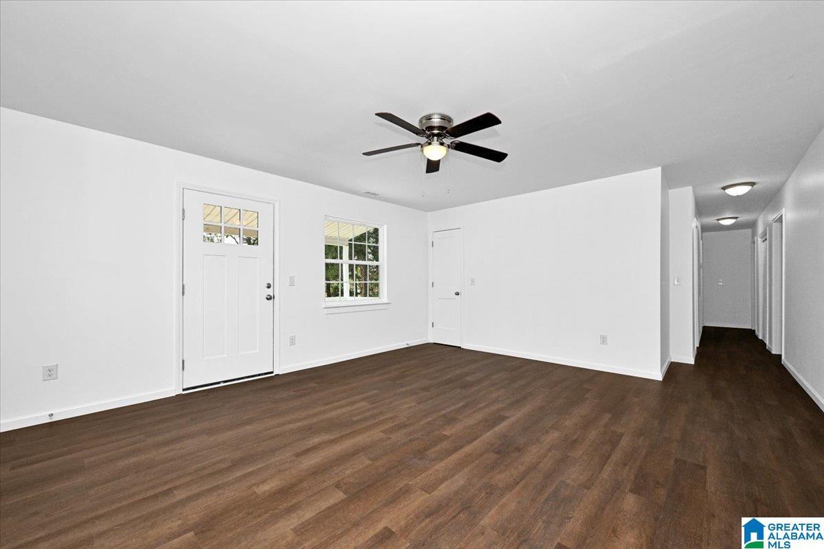 Image 3: Living Room