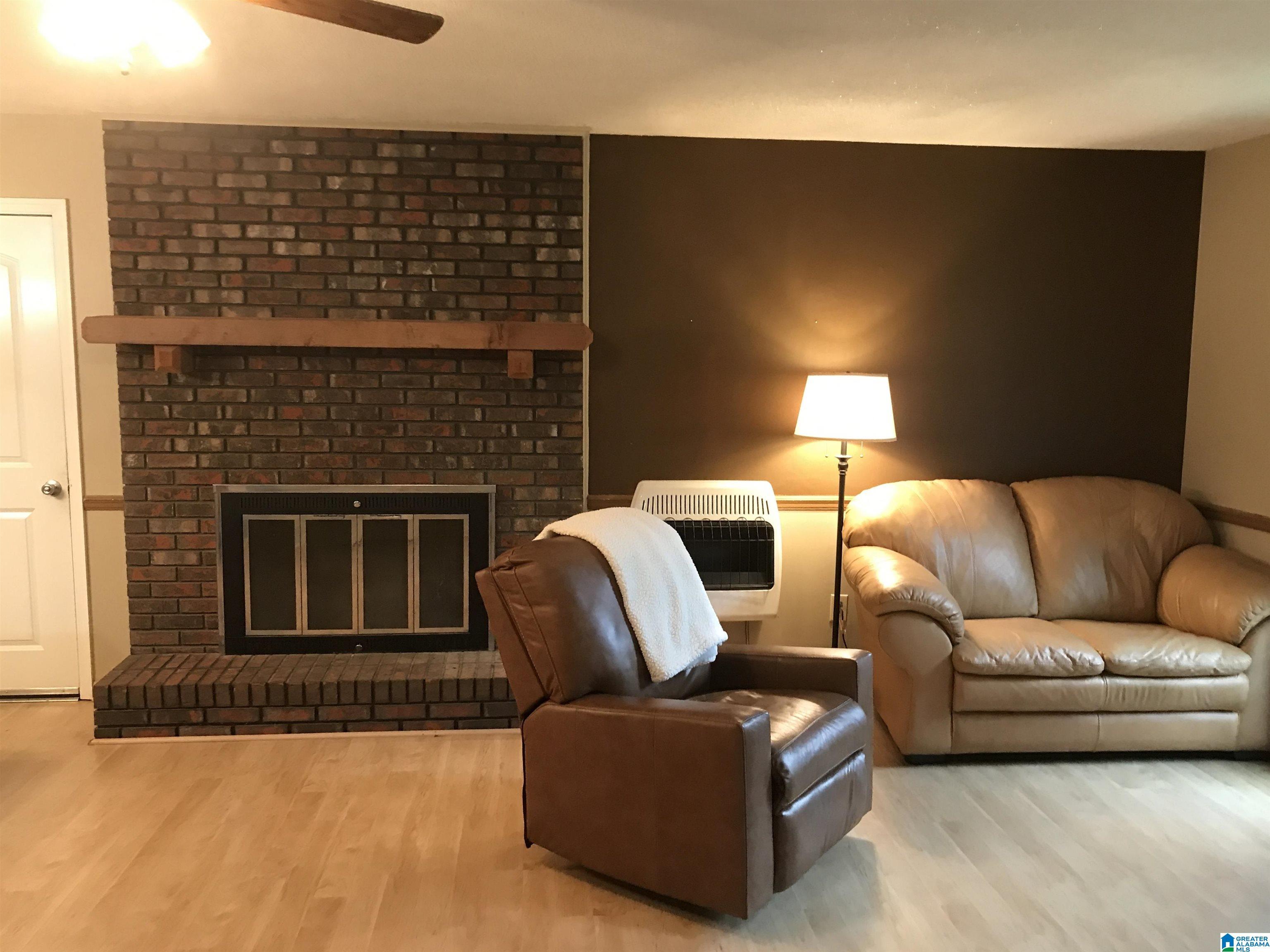 Image 3: Living Room