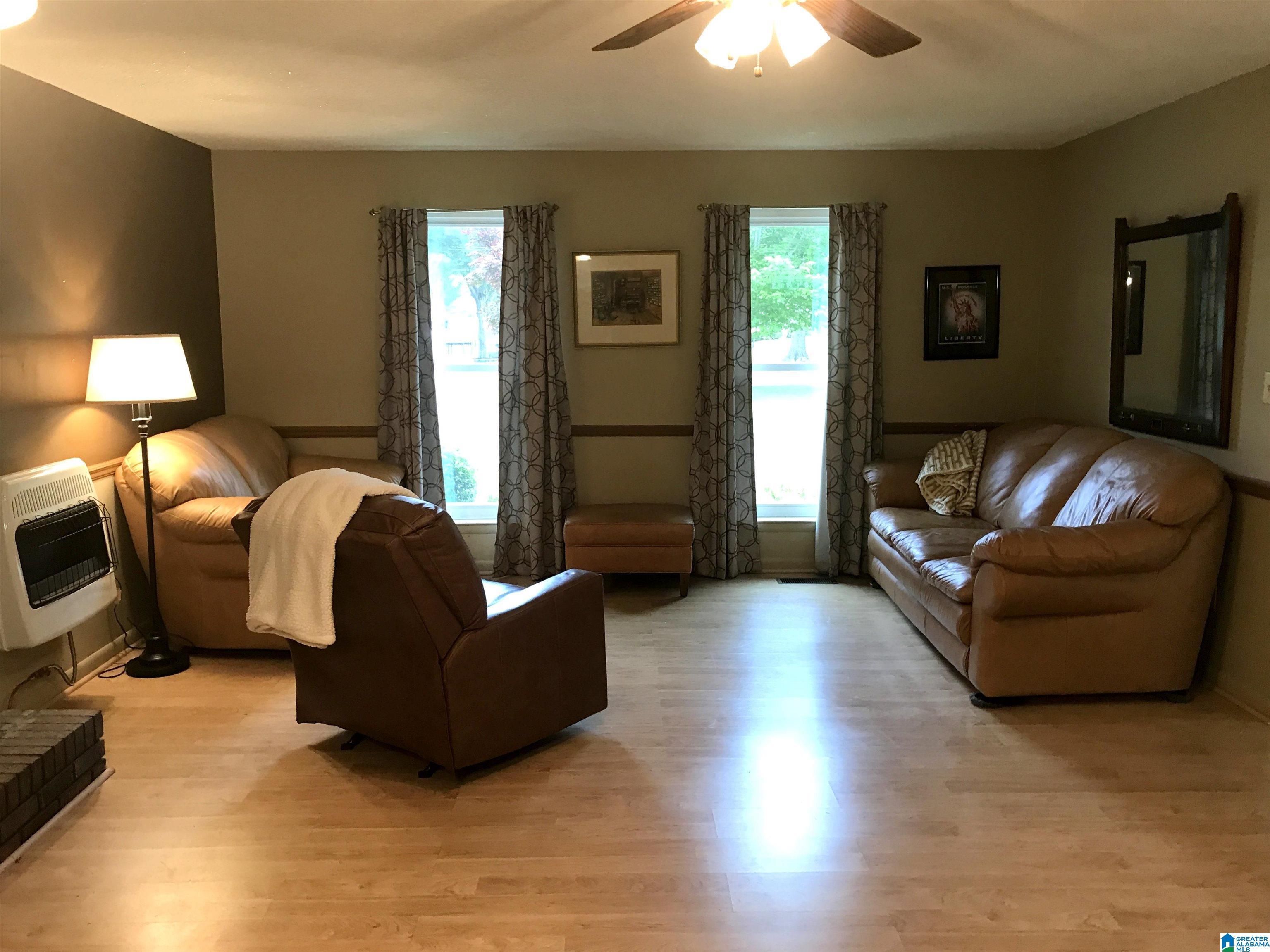 Image 4: Living Room