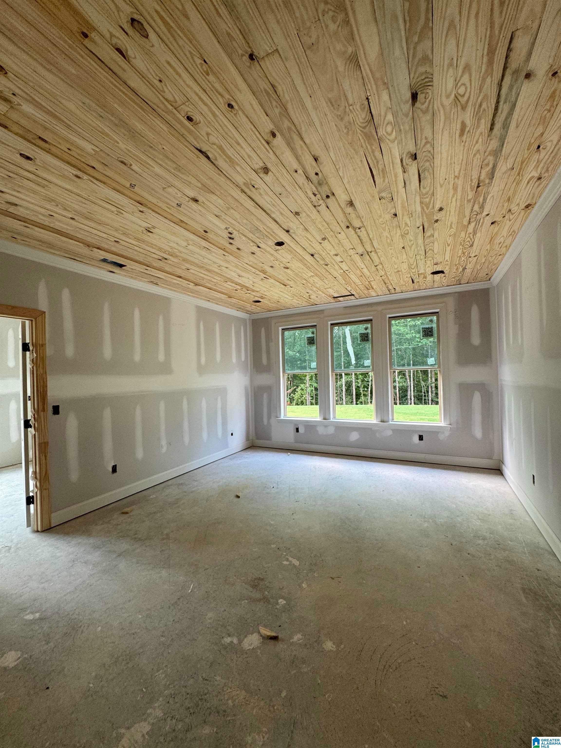 Image 3: Living Room