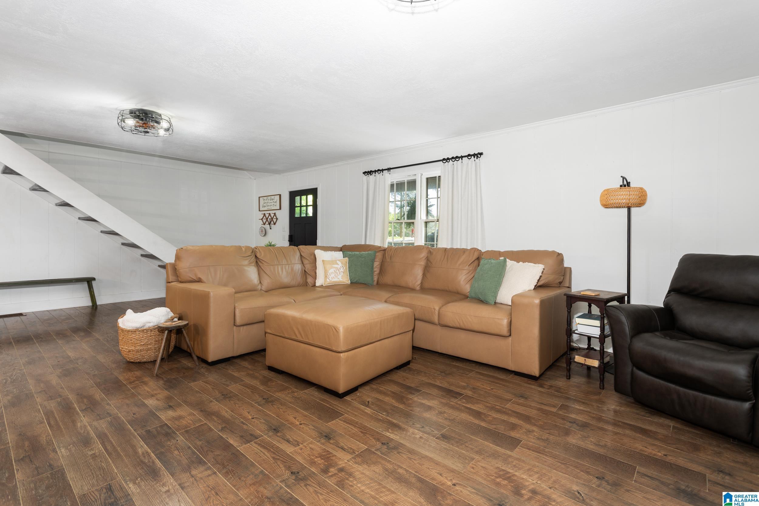 Image 3: Living Room