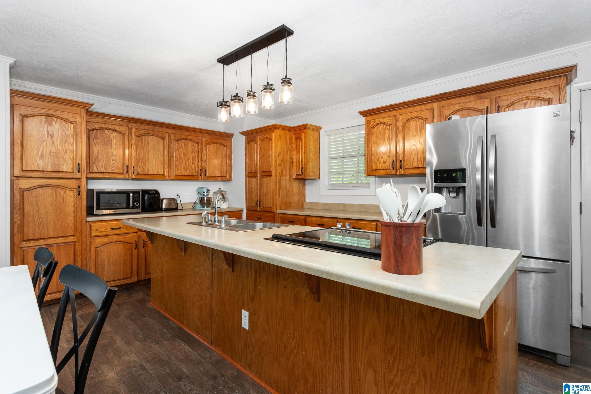 Image 4: Kitchen