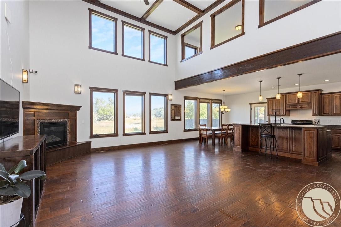 Image 4: Open floor plan