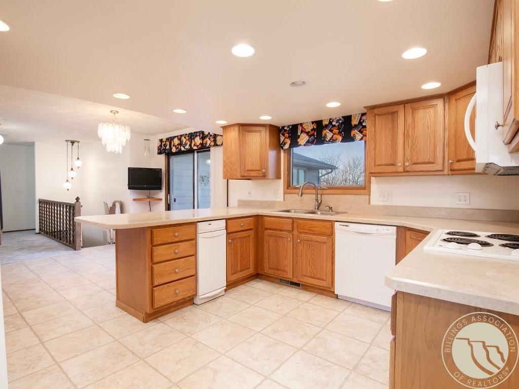 Image 2: Kitchen