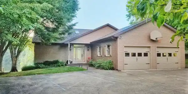 590 SECLUSION SHORES DRIVE