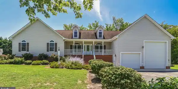 112 ESSEX PLACE