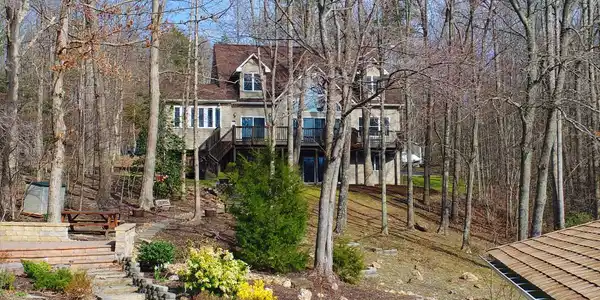 11 GRAYLAND DRIVE