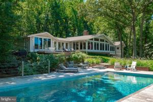 197 W LAKE DRIVE