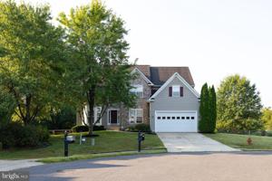 875 LAKELAND COURT
