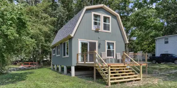 144 LAKESIDE DRIVE