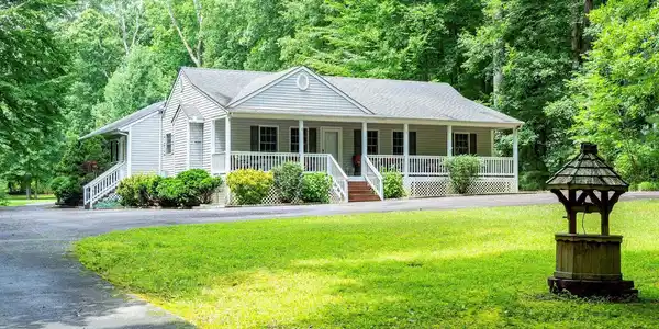 150 OAKLEIGH LANE