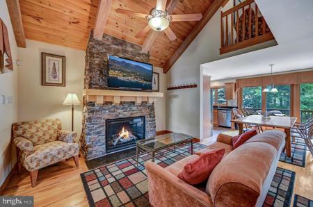 20 WOODSBLUFF COURT