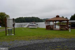 SECLUSION SHORES DRIVE