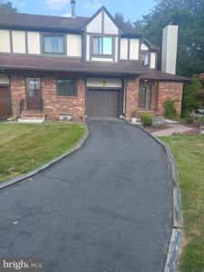 32 CAMBRIDGE DRIVE