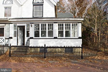 411 MONMOUTH STREET
