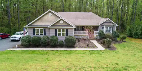 455 LAKE FOREST DRIVE