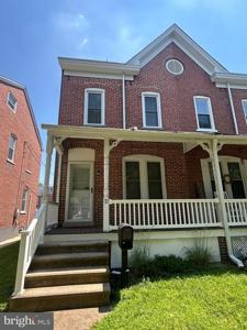 32 3RD AVENUE