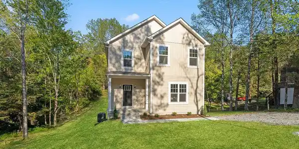546 PADDOCK LANE