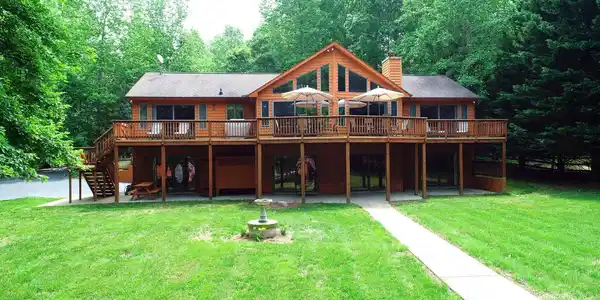 3304 RIVERBEND COURT