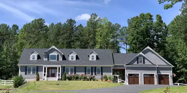 800 LAKE FOREST DRIVE