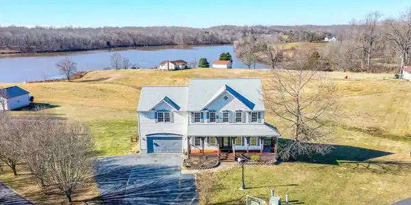 15811 LAKE MEADE COURT