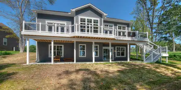 107 FAIRVIEW DRIVE W