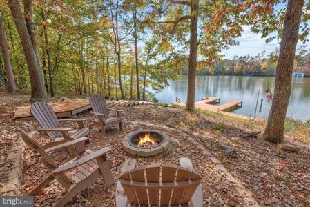 6610 DOCK LUCK LN.