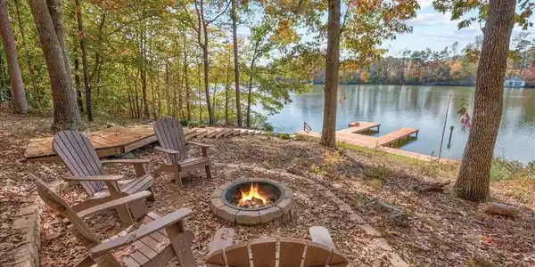 6610 DOCK LUCK LN.