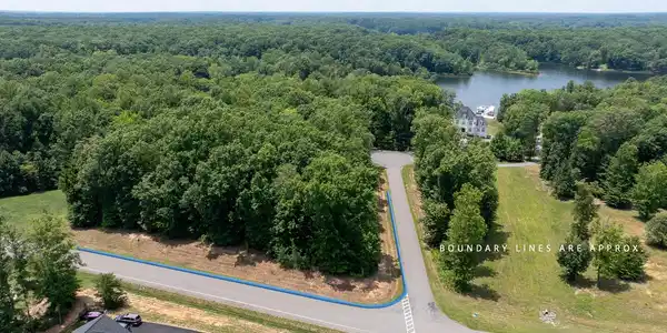 NOAHS LANDING DRIVE