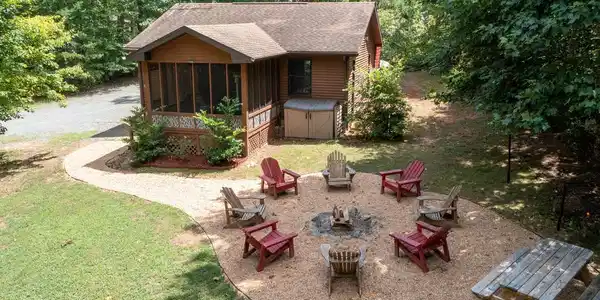 186 LAKEWOOD CIRCLE