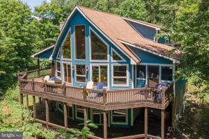 833 PINNACLE DRIVE