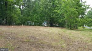 lot 693 REDBUD DR