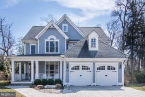 139 E LAKE DRIVE