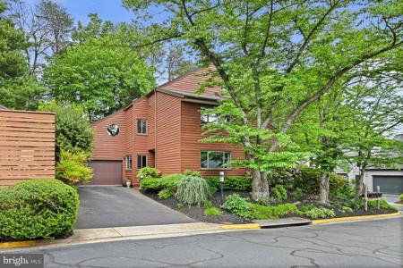 2109 BAY LANE