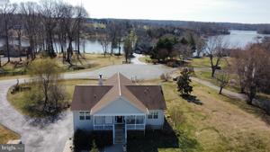 6806 LAKES EDGE WAY