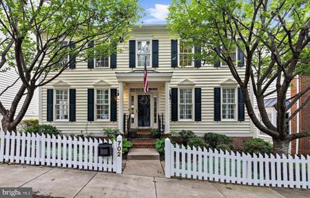 702 LINSLADE STREET