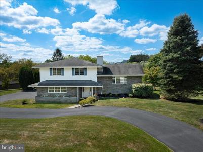 121 SHORELINE DRIVE