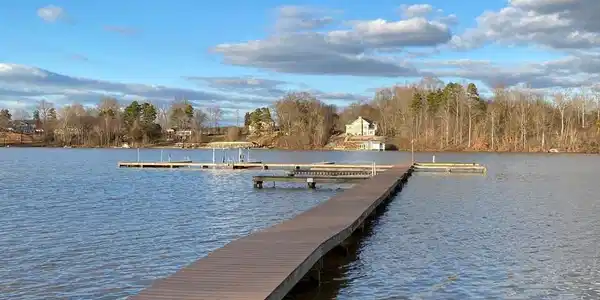 WOODLAND SHORES