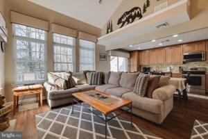 10 BEACHWOOD COURT