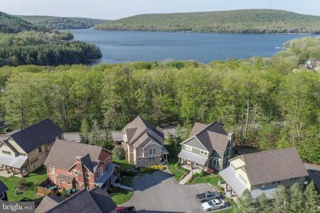 17 TRAILSIDE COURT