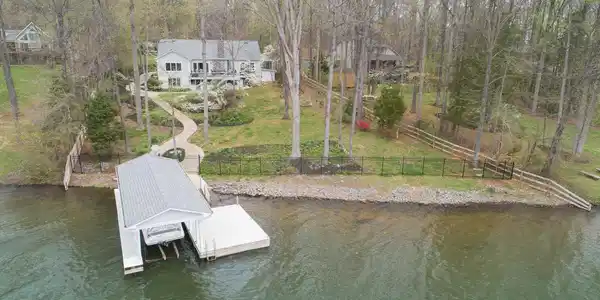 3520 COTTAGE LANE