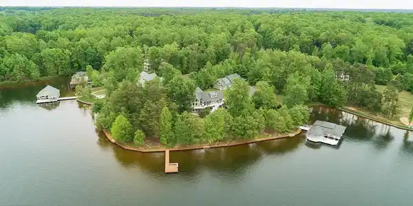 3800 OUTER BANKS LANE