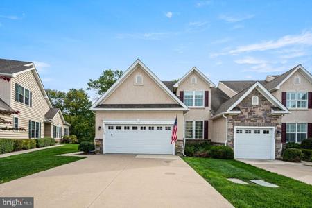 1521 HONEYSUCKLE COURT