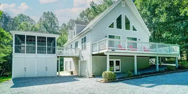 444 POINT DRIVE
