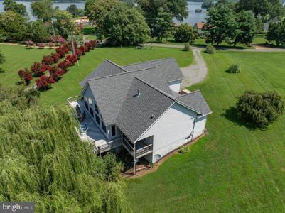125 LAKE COURT